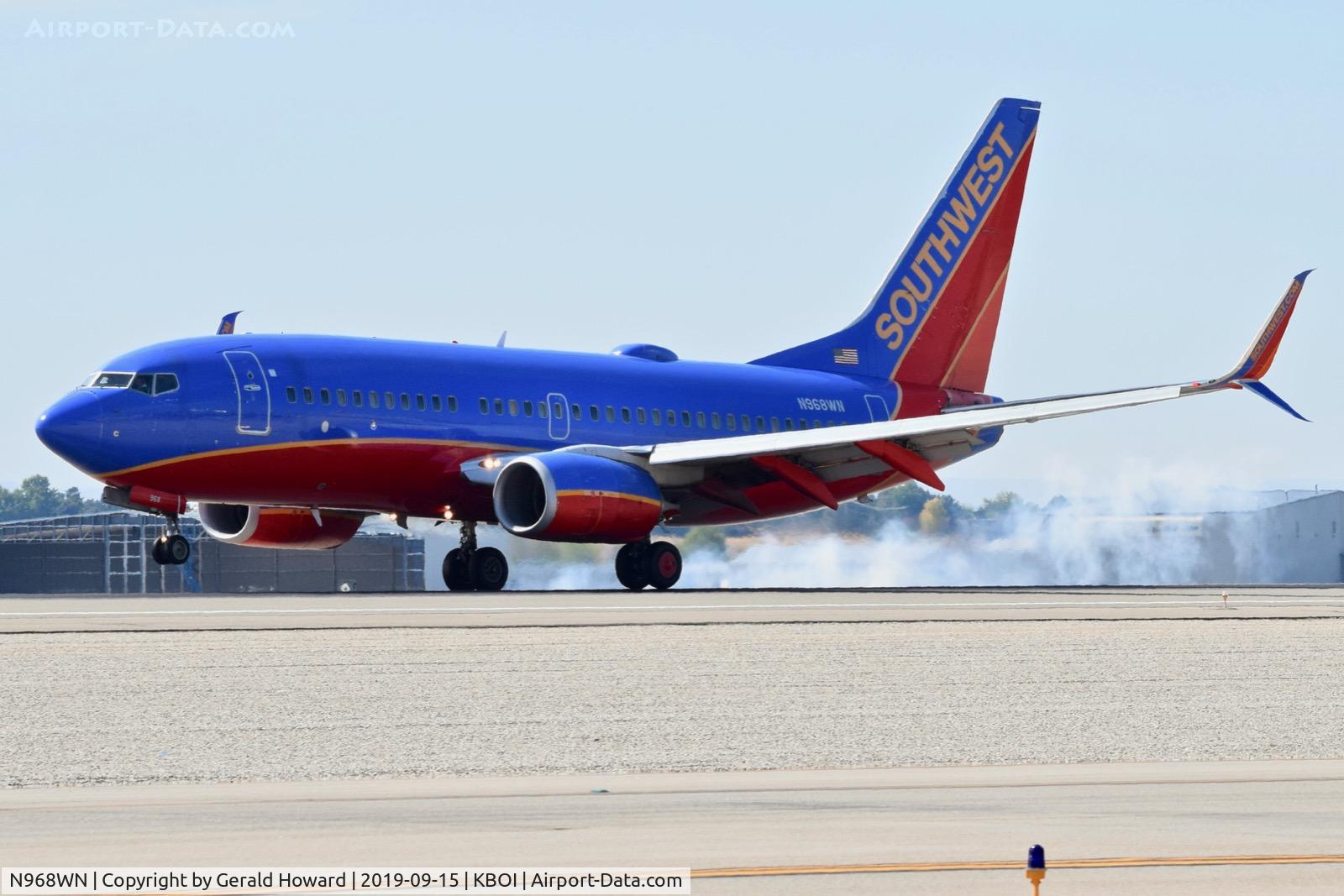 N968WN, 2011 Boeing 737-7H4 C/N 36679, Landing RWY 10L.