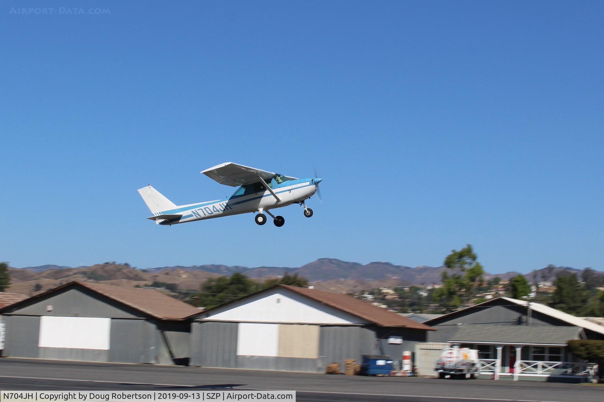 N704JH, 1976 Cessna 150M C/N 15078644, 1976 Cessna 150M, Continental O-200 100 Hp, takeoff climb Rwy O4