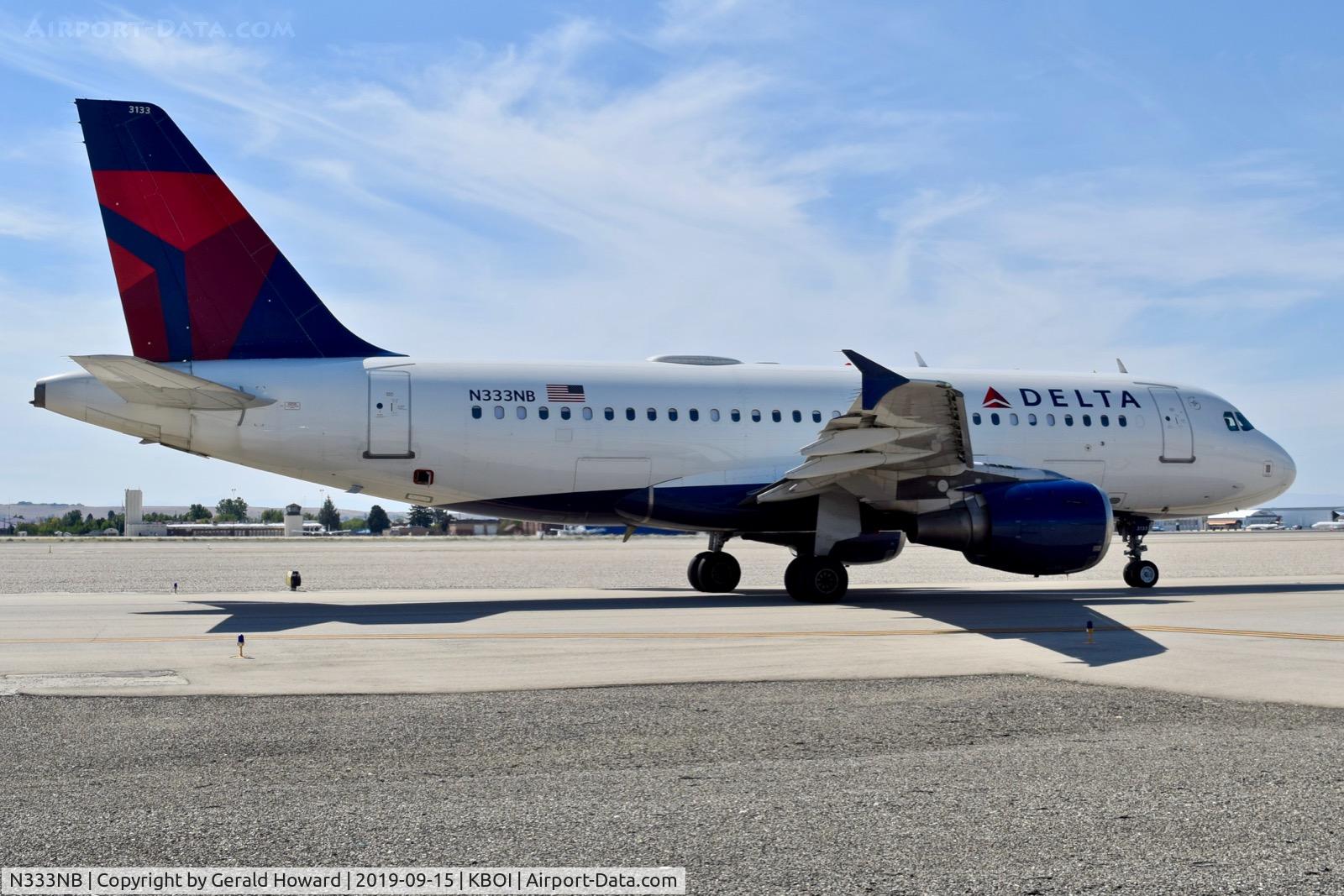 N333NB, 2001 Airbus A319-114 C/N 1582, Taxiing to RWY 10L.