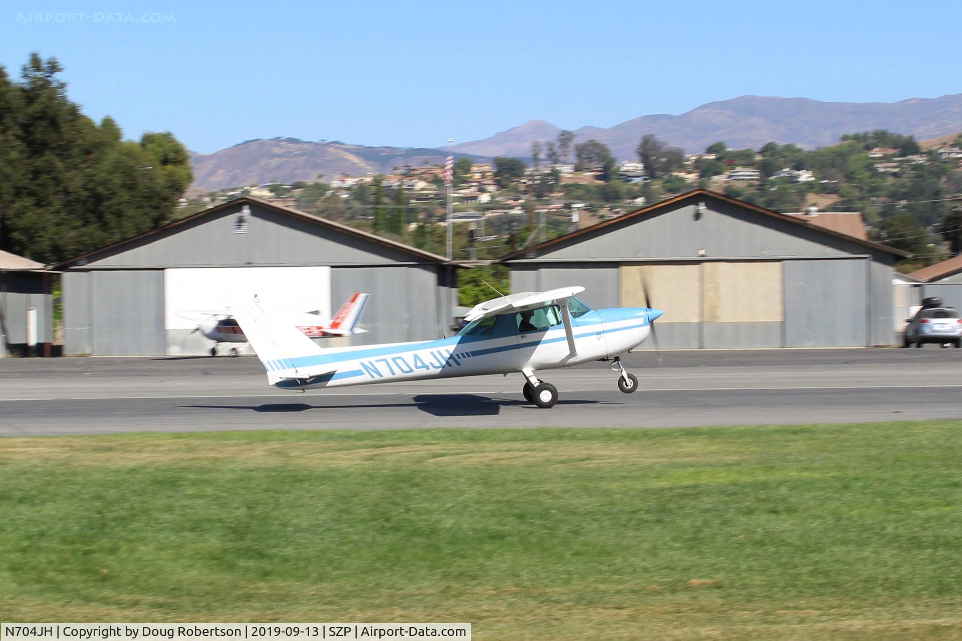 N704JH, 1976 Cessna 150M C/N 15078644, 1976 Cessna 150M, Continental O-200 100 Hp, liftoff roll Rwy 04