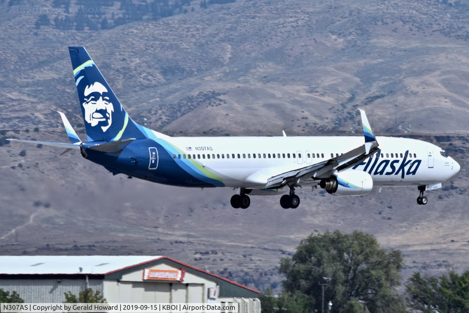 N307AS, 2001 Boeing 737-990 C/N 30015, Landing RWY 10L.