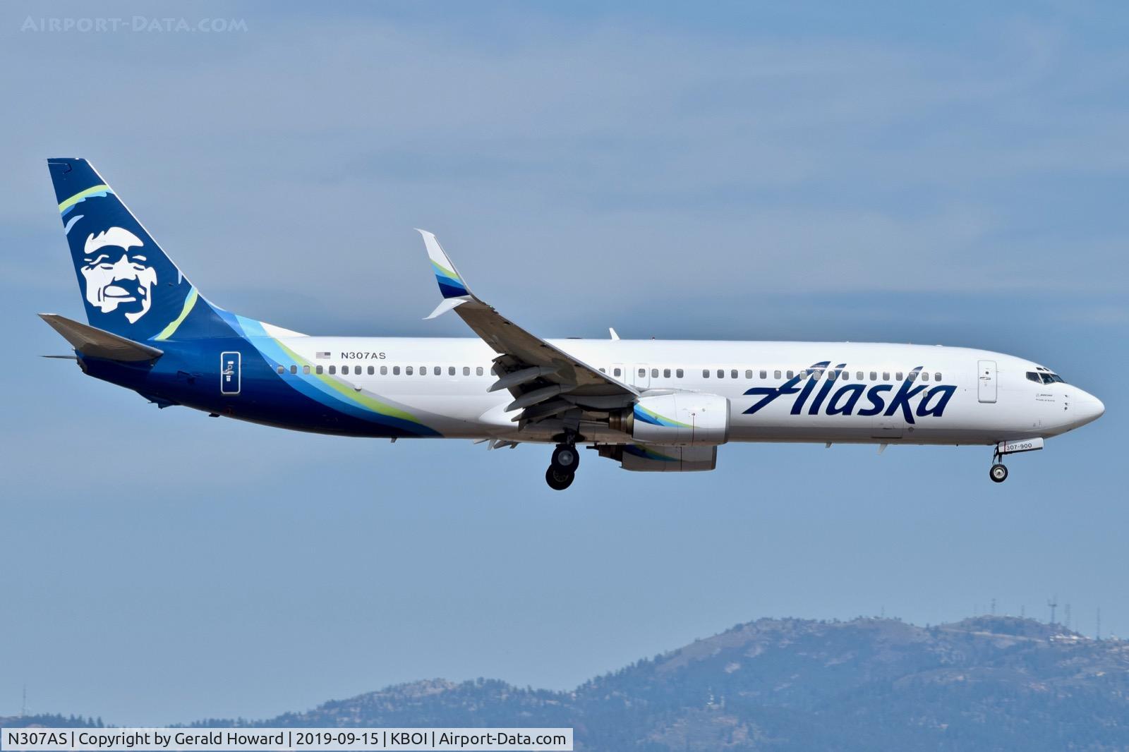 N307AS, 2001 Boeing 737-990 C/N 30015, Landing RWY 10L.