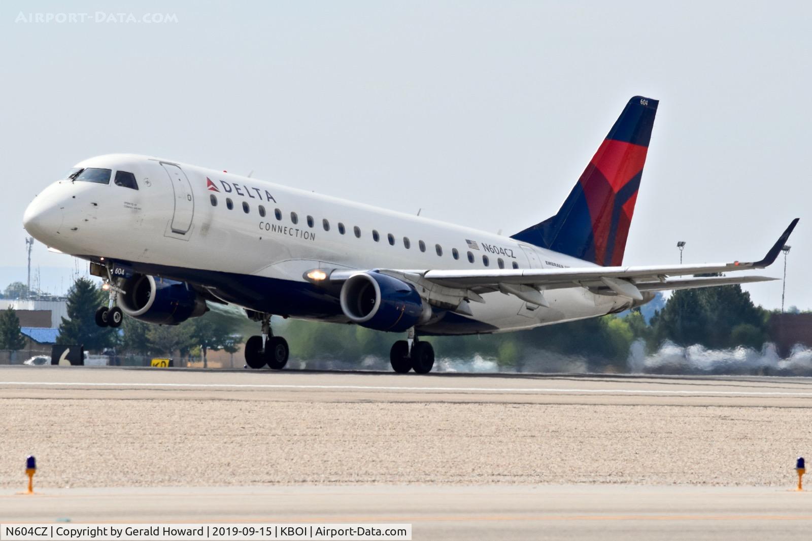 N604CZ, 2007 Embraer 175LR (ERJ-170-200LR) C/N 17000181, Take off run.