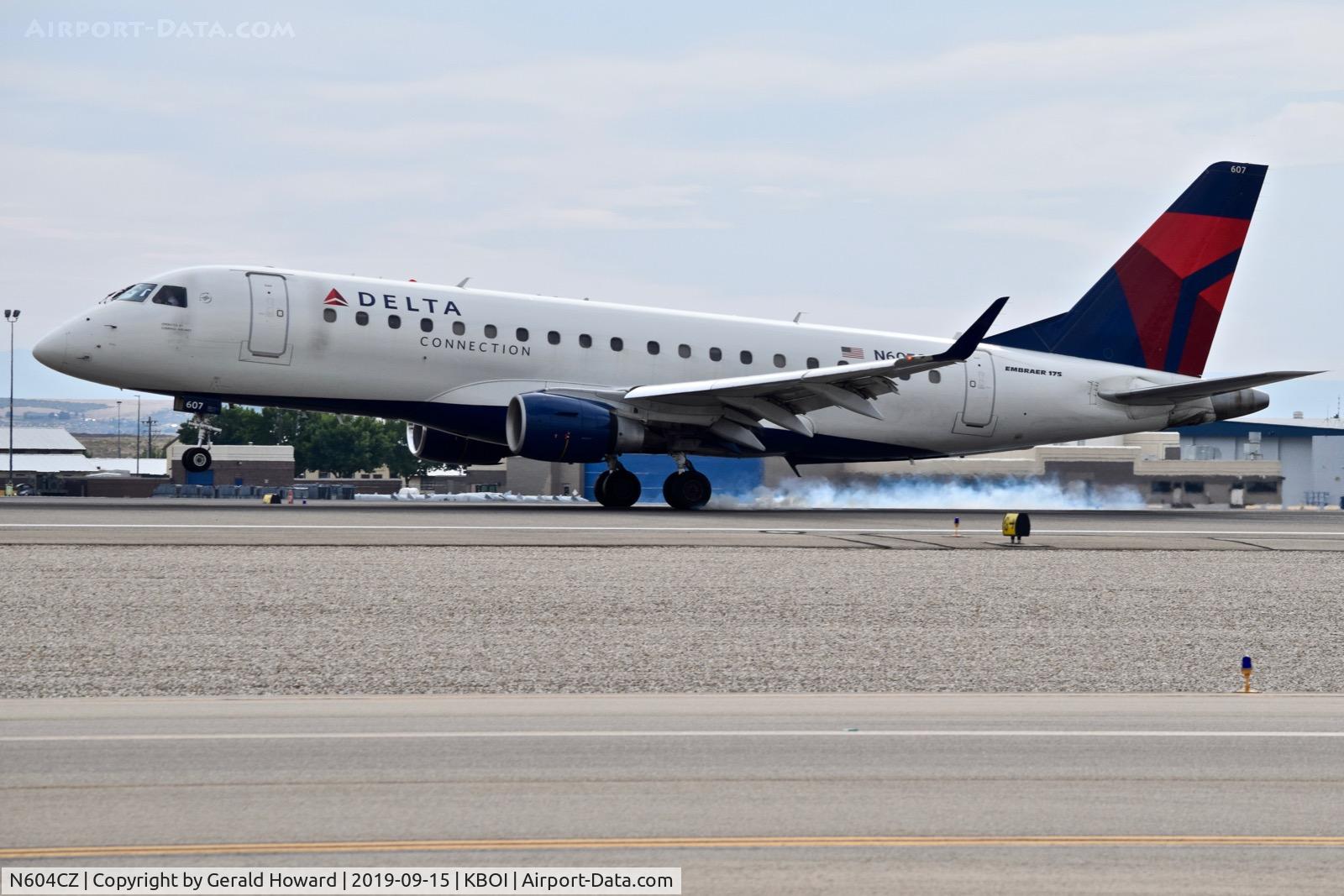 N604CZ, 2007 Embraer 175LR (ERJ-170-200LR) C/N 17000181, Landing RWY 10L.