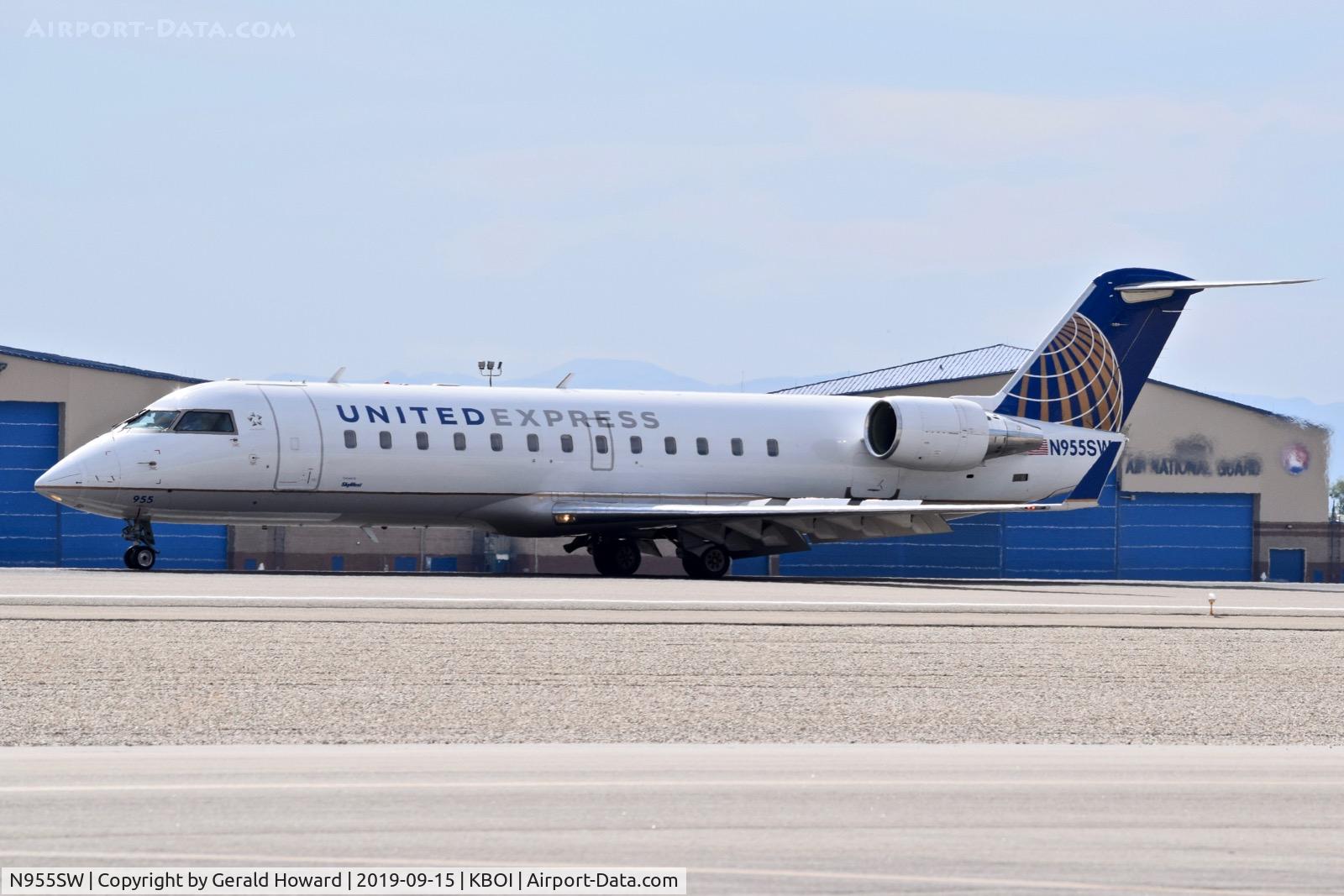 N955SW, 2003 Bombardier CRJ-200LR (CL-600-2B19) C/N 7817, Starting take off run.
