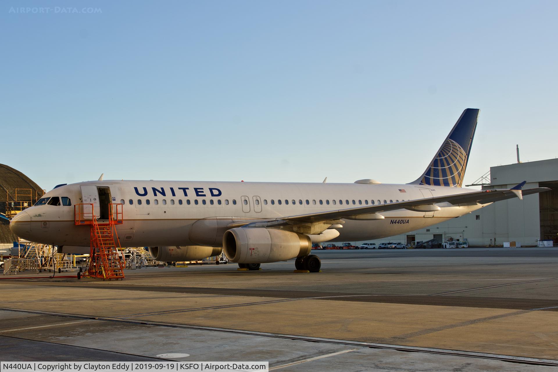 N440UA, 1997 Airbus A320-232 C/N 702, SFO 2019.