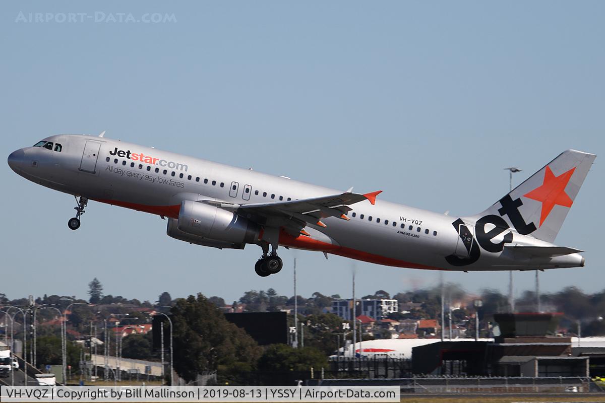 VH-VQZ, 2004 Airbus A320-232 C/N 2292, off from 1-6R