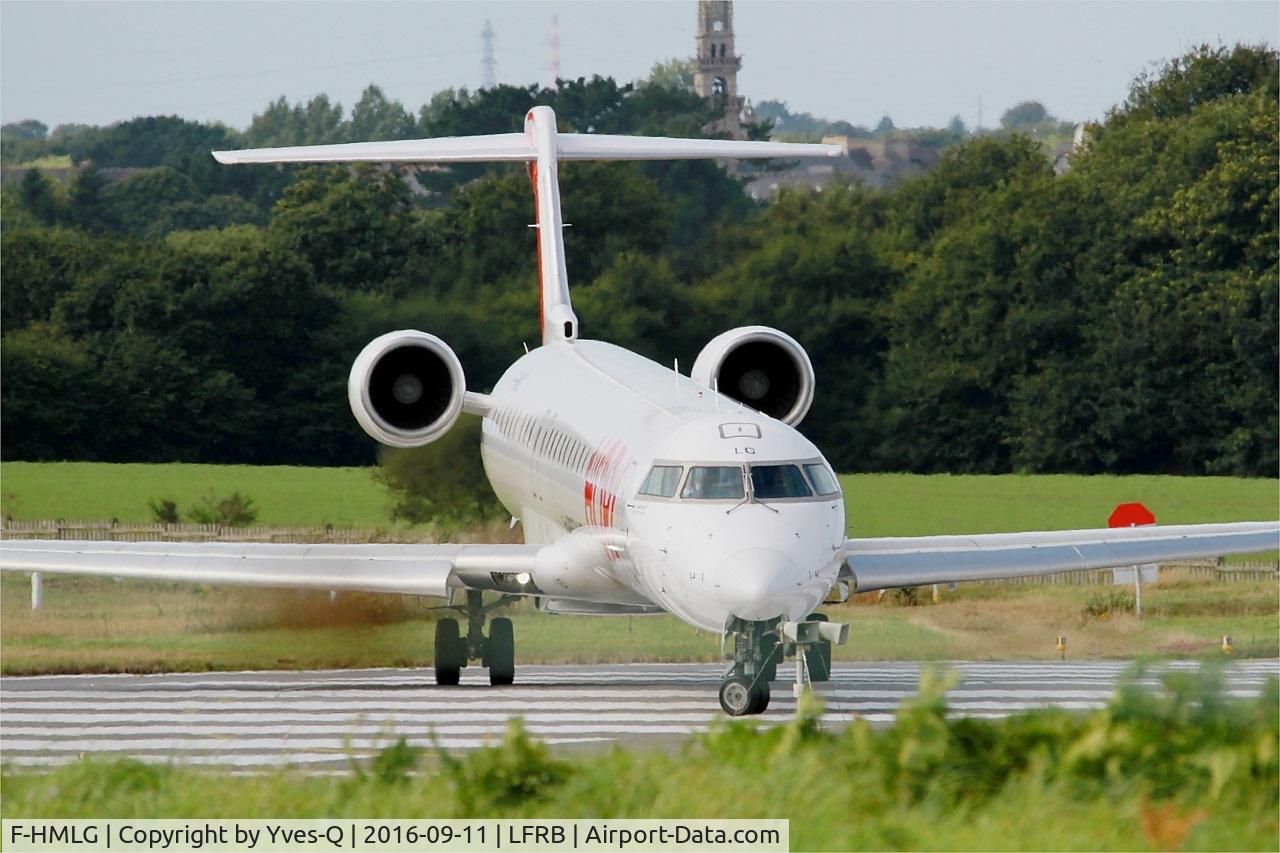F-HMLG, 2011 Bombardier CRJ-1000EL NG (CL-600-2E25) C/N 19012, Bombardier CRJ-1000EL NG, Lining up rwy 07R, Brest-Bretagne airport (LFRB-BES)