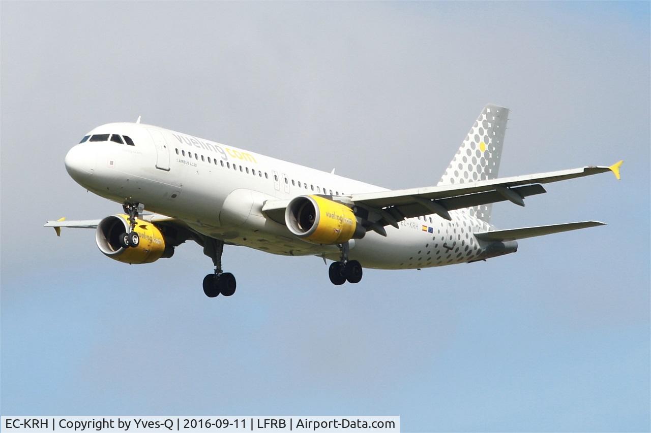 EC-KRH, 2008 Airbus A320-214 C/N 3529, Airbus A320-214, Short approach rwy 25L, Brest-Bretagne airport (LFRB-BES)