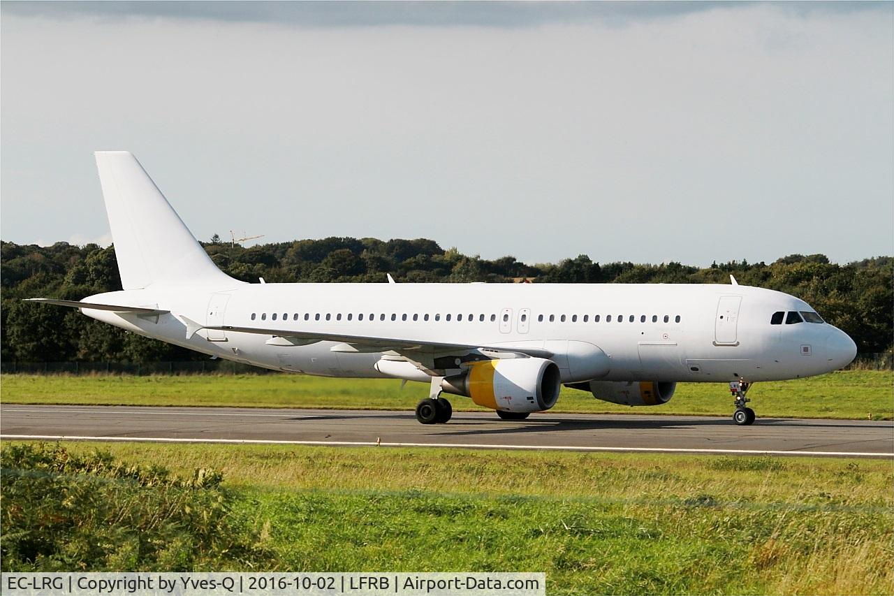 EC-LRG, 2001 Airbus A320-214 C/N 1516, Airbus A320-214, Take off run rwy 07R, Brest-Bretagne airport (LFRB-BES)