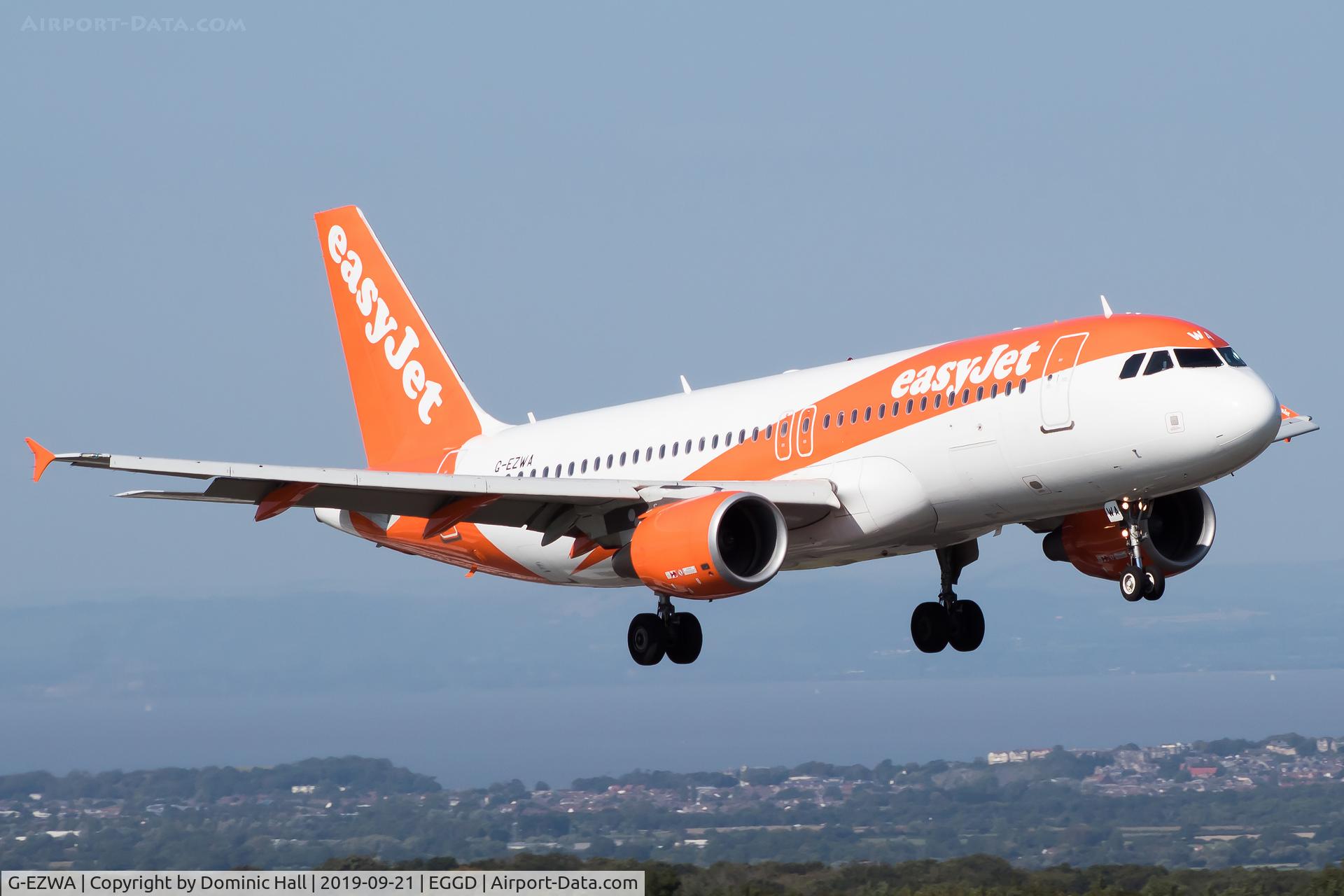 G-EZWA, 2012 Airbus A320-214 C/N 5201, Landing RWY 09
