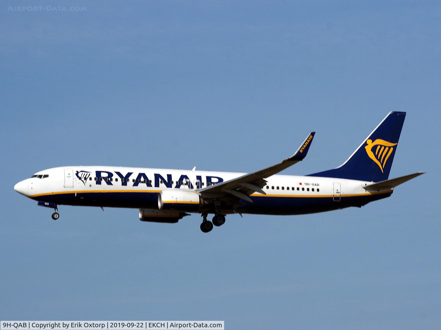 9H-QAB, 2017 Boeing 737-8AS C/N 44792, 9H-QAB landing rw 22L