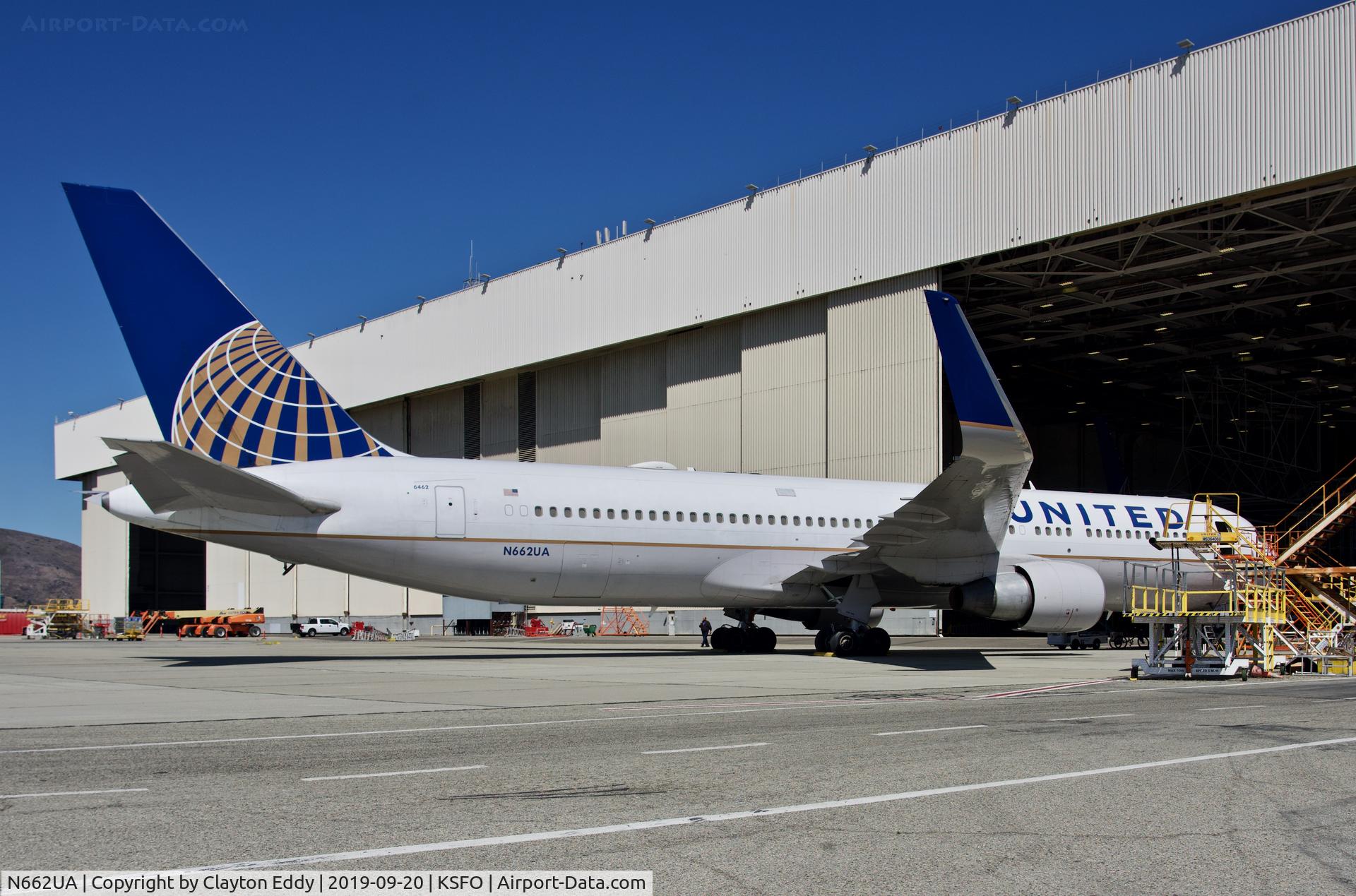 N662UA, 1993 Boeing 767-322 C/N 27159, SFO 2019.