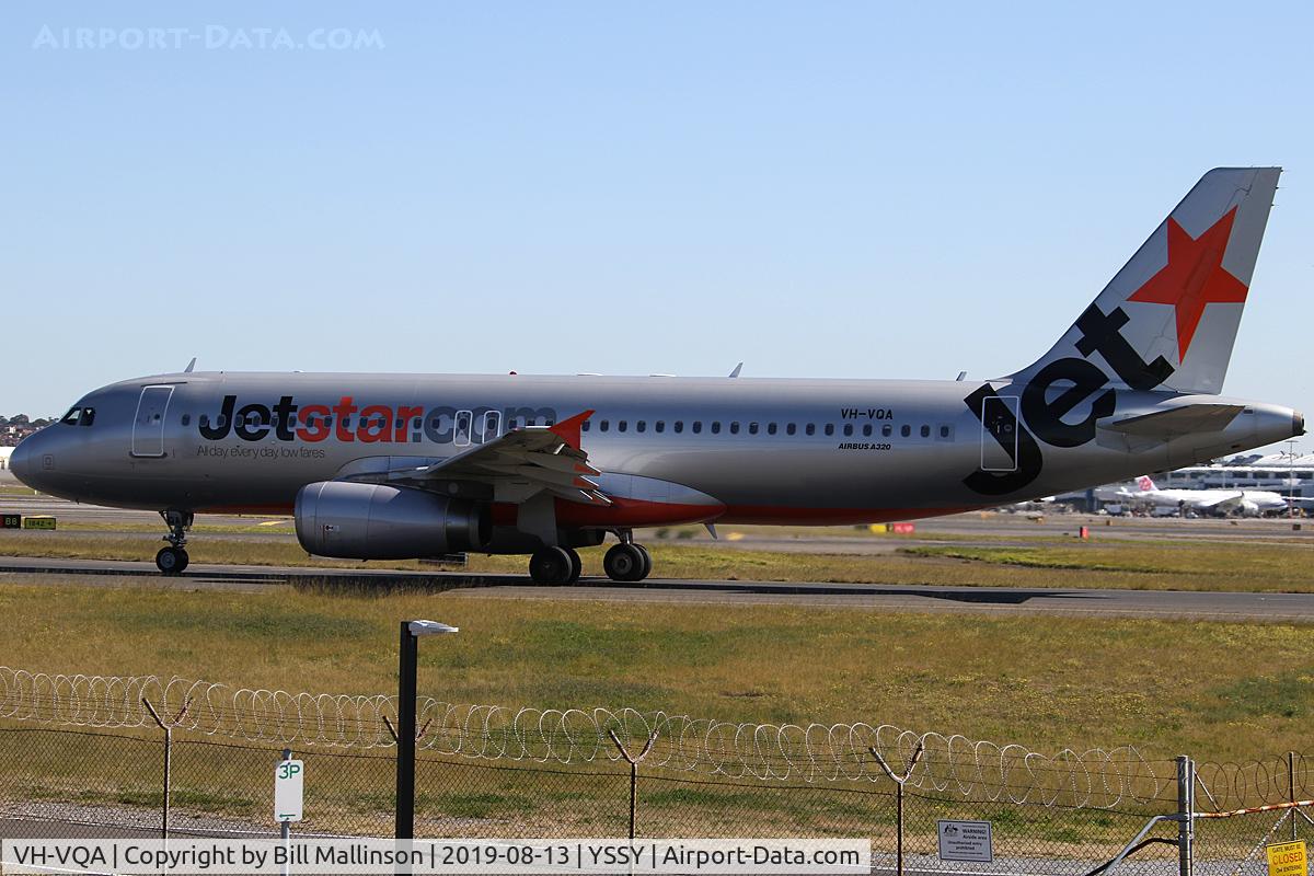 VH-VQA, 2009 Airbus A320-232 C/N 3783, taxiing to 1-6L
