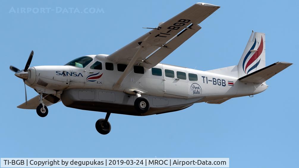 TI-BGB, 2015 Cessna 208B  Grand Caravan EX C/N 208B-5198, The final approach 07