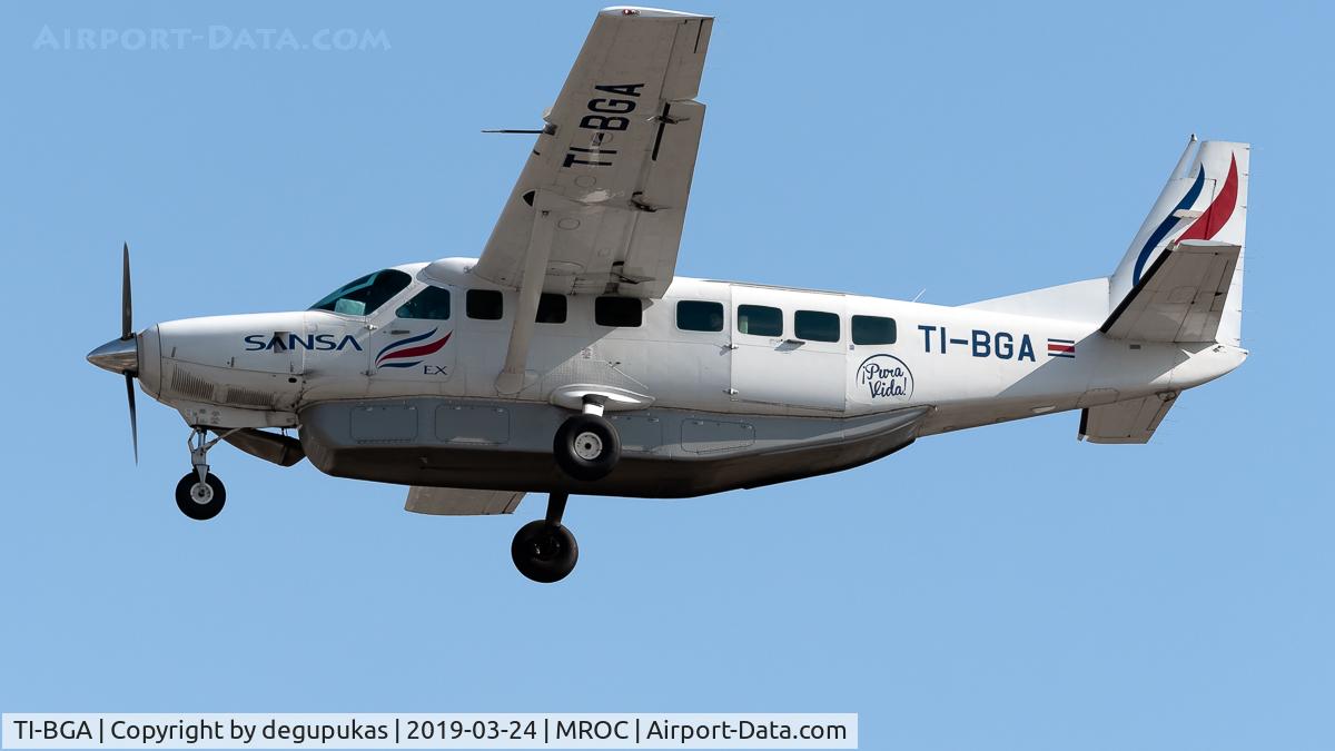 TI-BGA, Cessna 208B  Grand Caravan EX C/N 208B-5197, The final approach 07