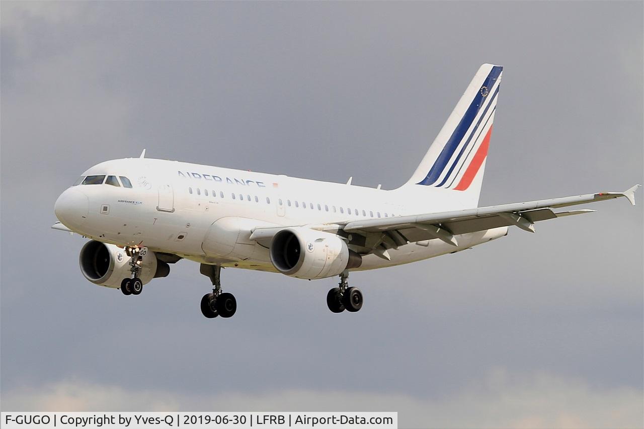 F-GUGO, 2006 Airbus A318-111 C/N 2951, Airbus A318-111, Short approach rwy 25L, Brest-Bretagne airport (LFRB-BES)