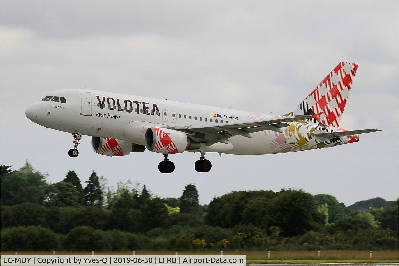 EC-MUY, 2003 Airbus A319-111 C/N 2050, Airbus A319-111, On final rwy 25L, Brest-Bretagne airport (LFRB-BES)