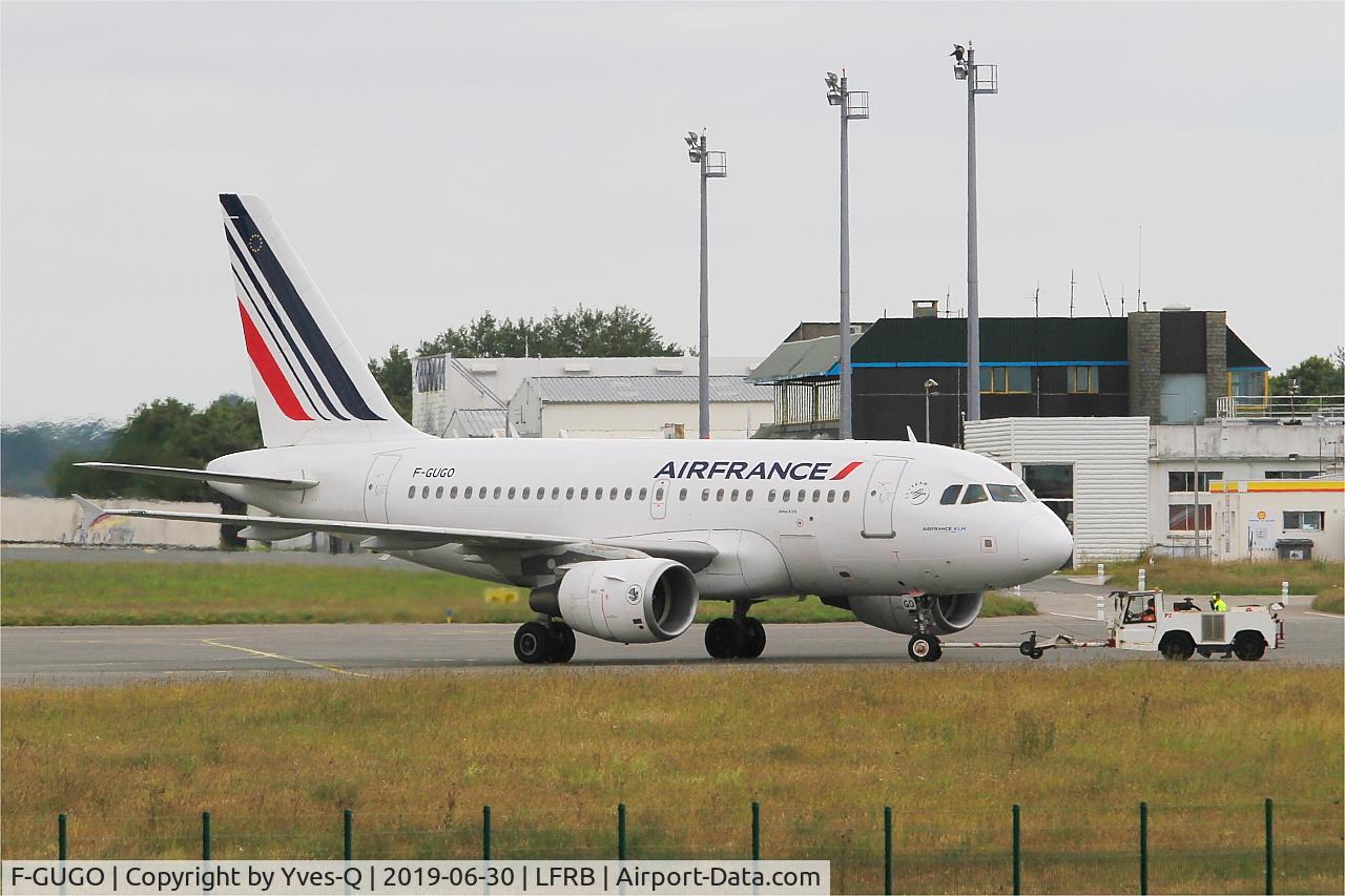 F-GUGO, 2006 Airbus A318-111 C/N 2951, Airbus A318-111, Push back, Brest-Bretagne airport (LFRB-BES)