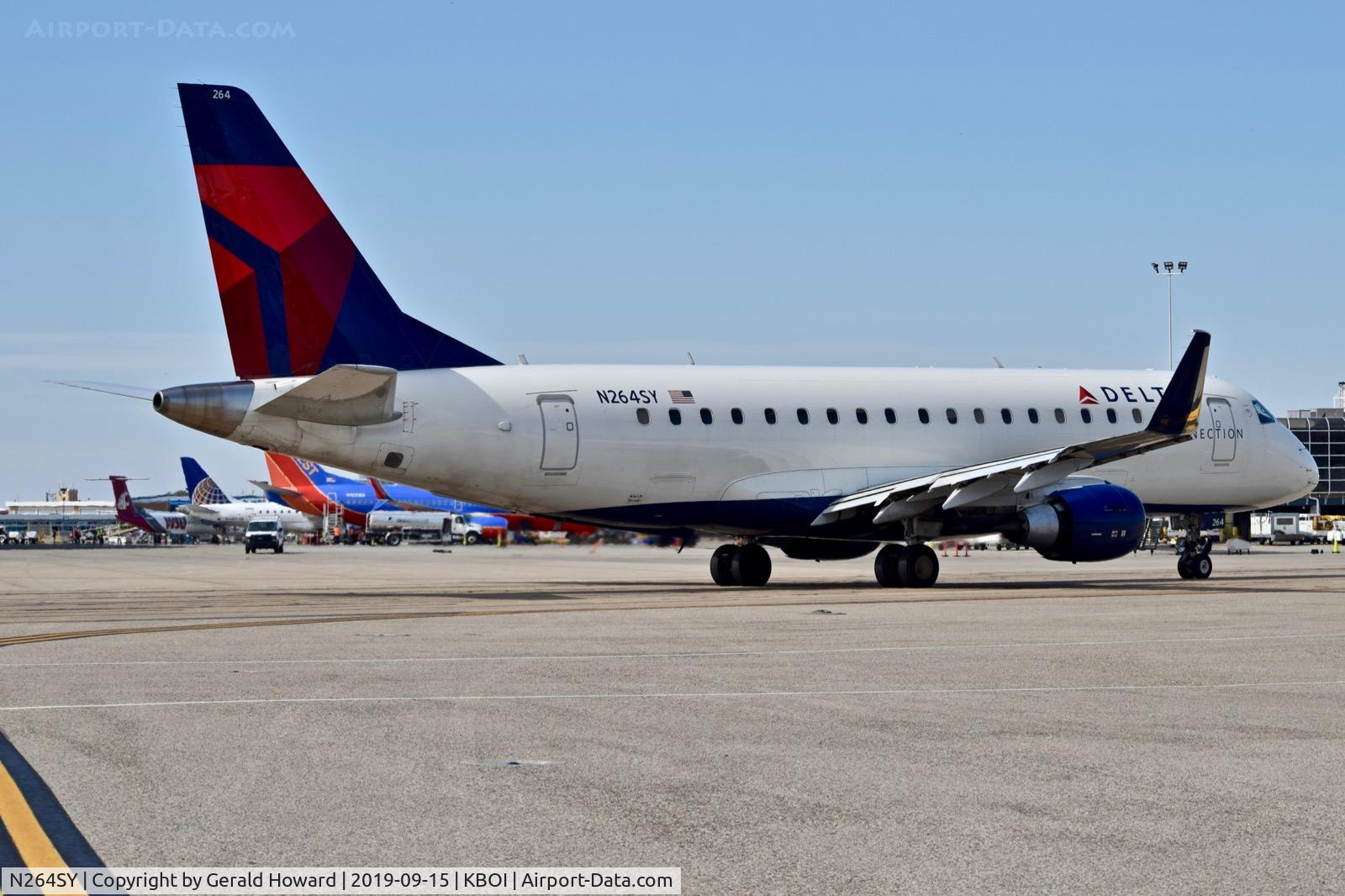 N264SY, 2018 Embraer 175LR (ERJ-170-200LR) C/N 17000716, Taxiing to the gate.