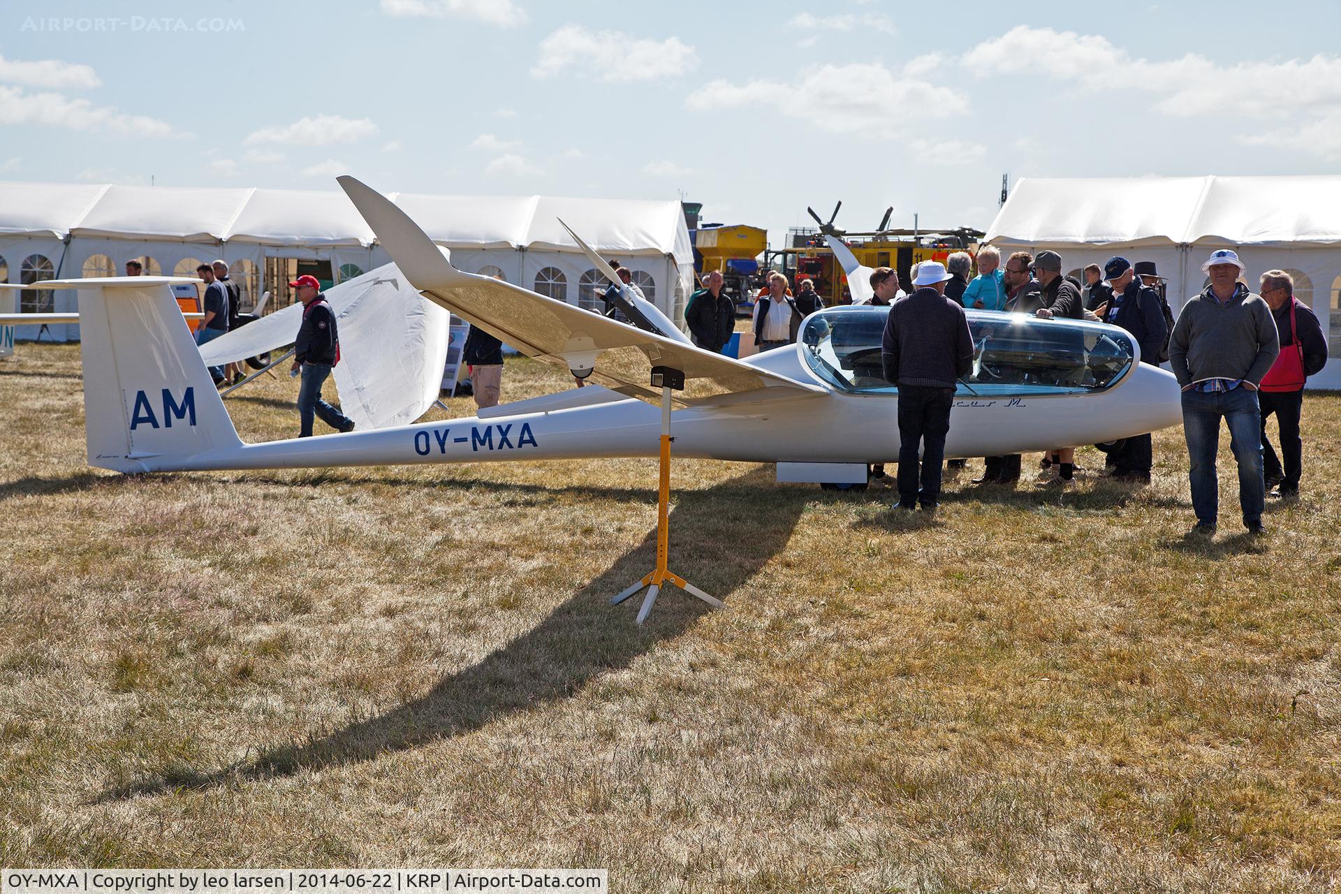 OY-MXA, 2014 Schempp-Hirth Arcus M C/N 77, Karup Air Show 22.6.2014