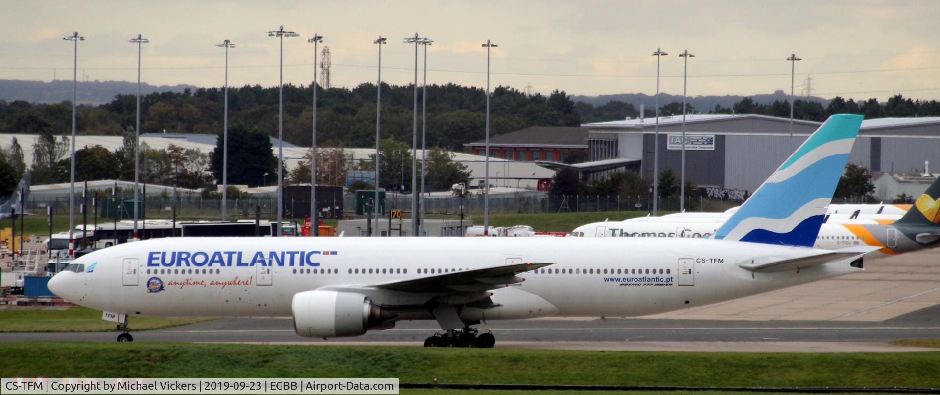 CS-TFM, 1998 Boeing 777-212/ER C/N 28513, Taxying