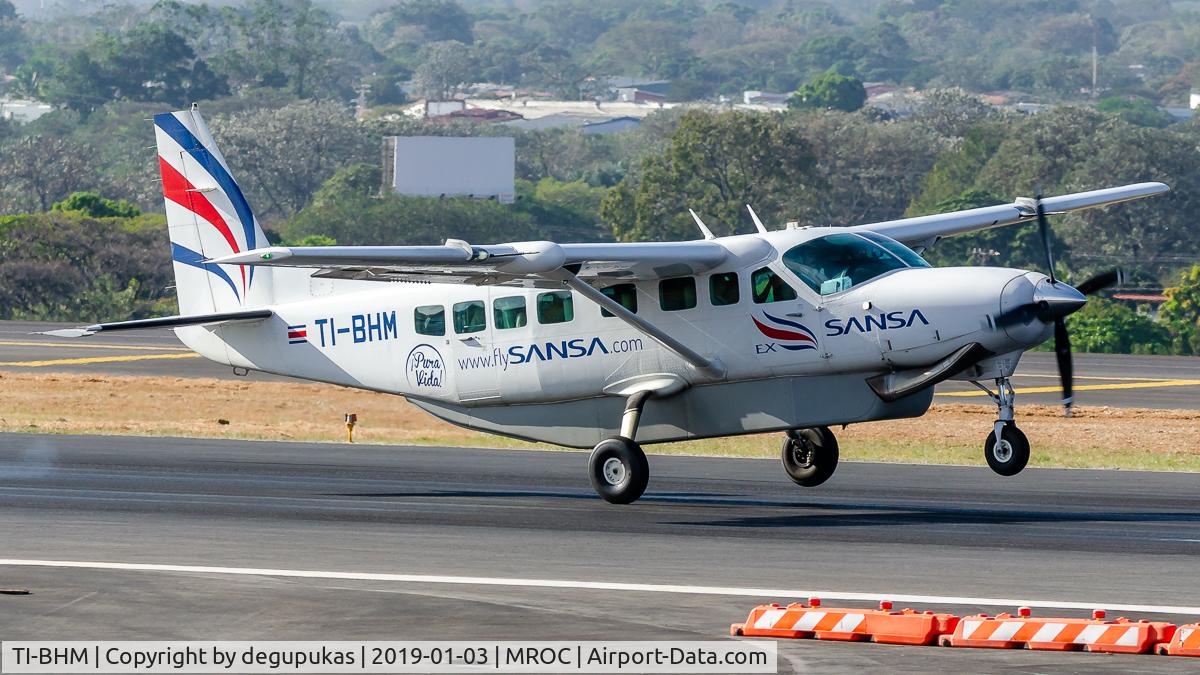 TI-BHM, 2016 Cessna 208B  Grand Caravan EX C/N 208B-5292, landing 07
