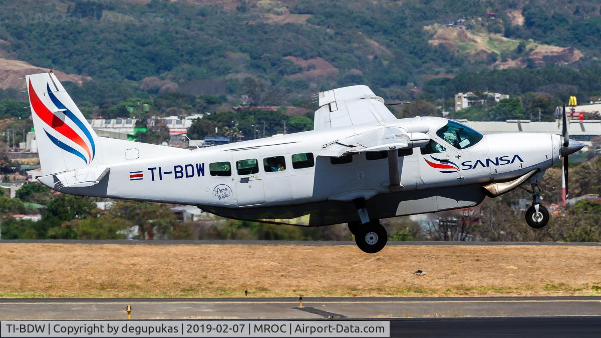TI-BDW, 2010 Cessna 208B Grand Caravan C/N 208B2176, take off 07