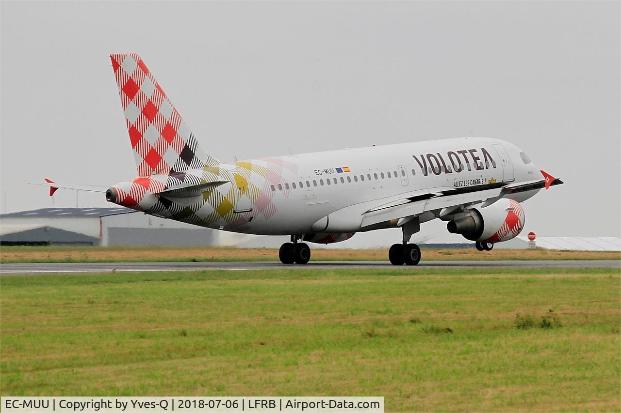 EC-MUU, 2004 Airbus A319-111 C/N 2253, Airbus A319-111, Landing rwy 25L, Brest-Bretagne airport (LFRB-BES)