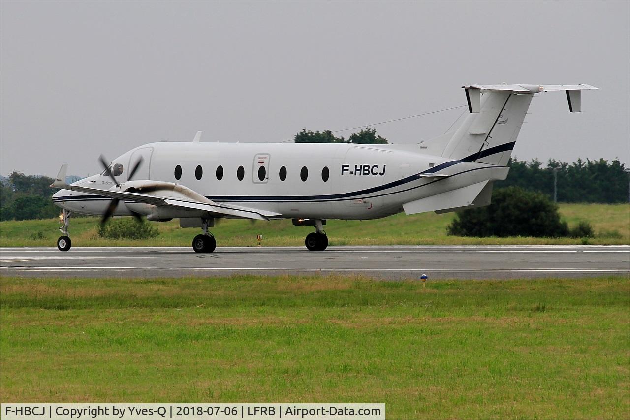 F-HBCJ, 1998 Beech 1900D C/N UE-338, Beech 1900D, Taxiing rwy 25L, Brest-Bretagne airport (LFRB-BES)