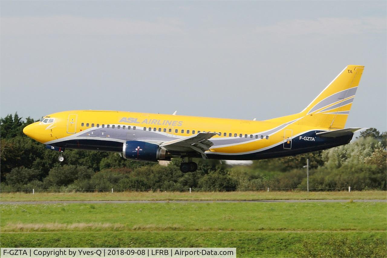 F-GZTA, 1998 Boeing 737-33V(QC) C/N 29333/3084, Boeing 737-33VQC, Landing rwy 25L, Brest-Bretagne airport (LFRB-BES)