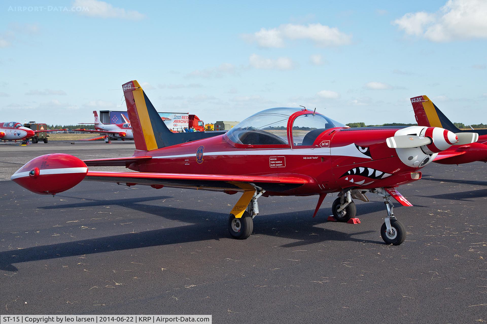 ST-15, SIAI-Marchetti SF-260M+ C/N 10-15, Karup Air Show 22.6.2014
