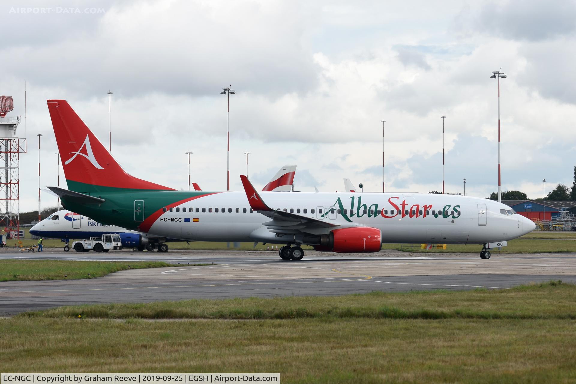 EC-NGC, 2000 Boeing 737-809 C/N 28236, Just landed at Norwich.