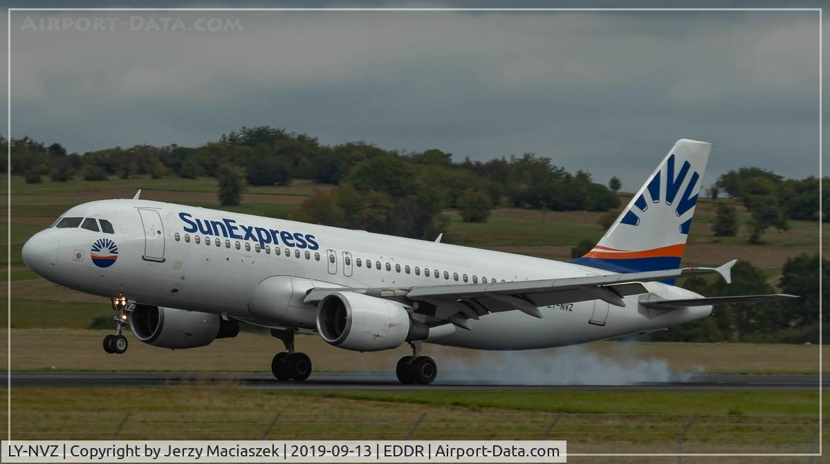 LY-NVZ, 1998 Airbus A320-214 C/N 921, Airbus A320-214,