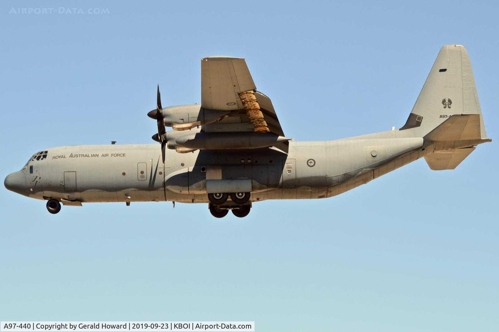 A97-440, 1997 Lockheed Martin C-130J-30 Super Hercules C/N 382-5440, Landing RWY 28R.