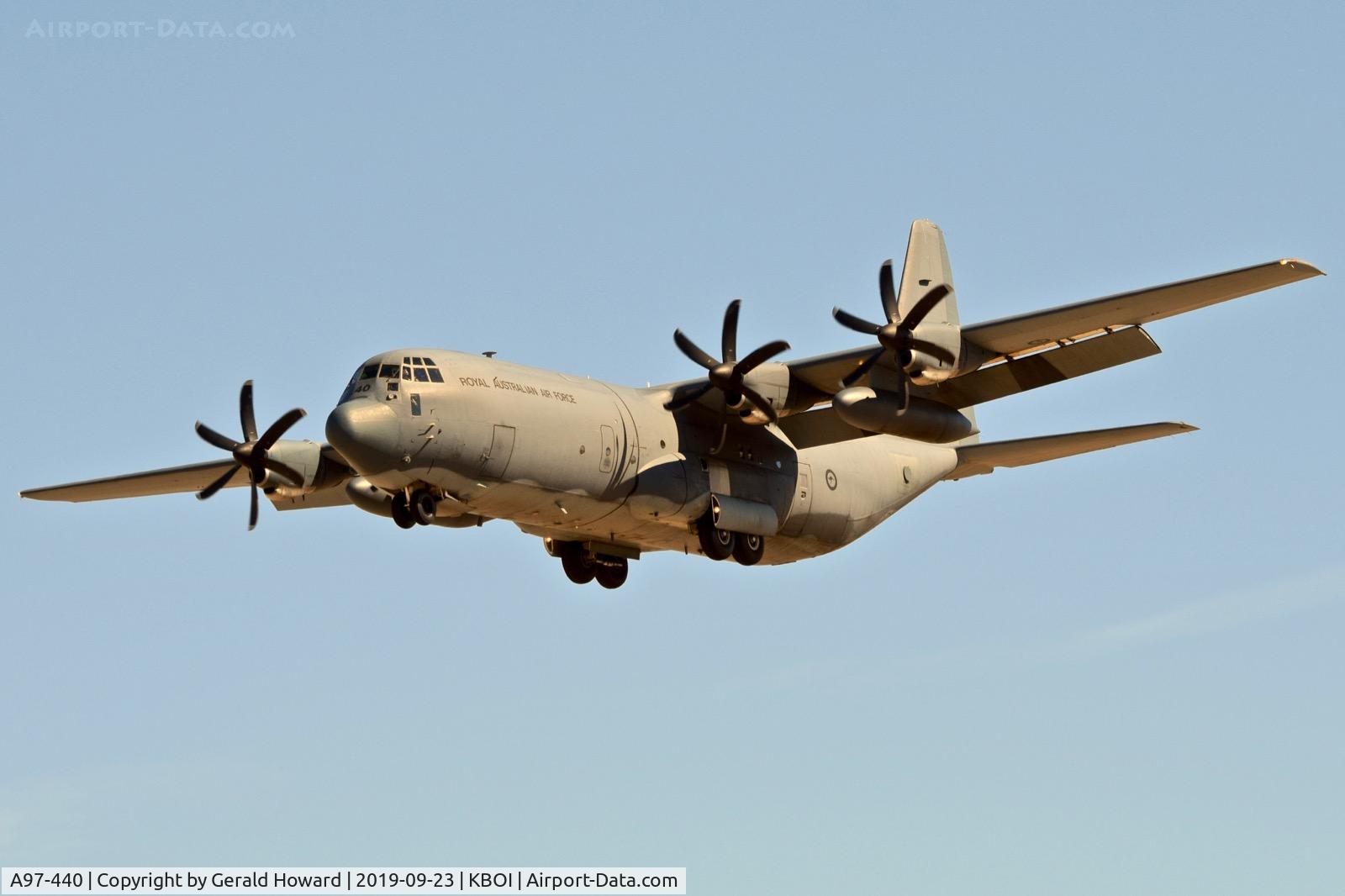 A97-440, 1997 Lockheed Martin C-130J-30 Super Hercules C/N 382-5440, Landing RWY 28R.