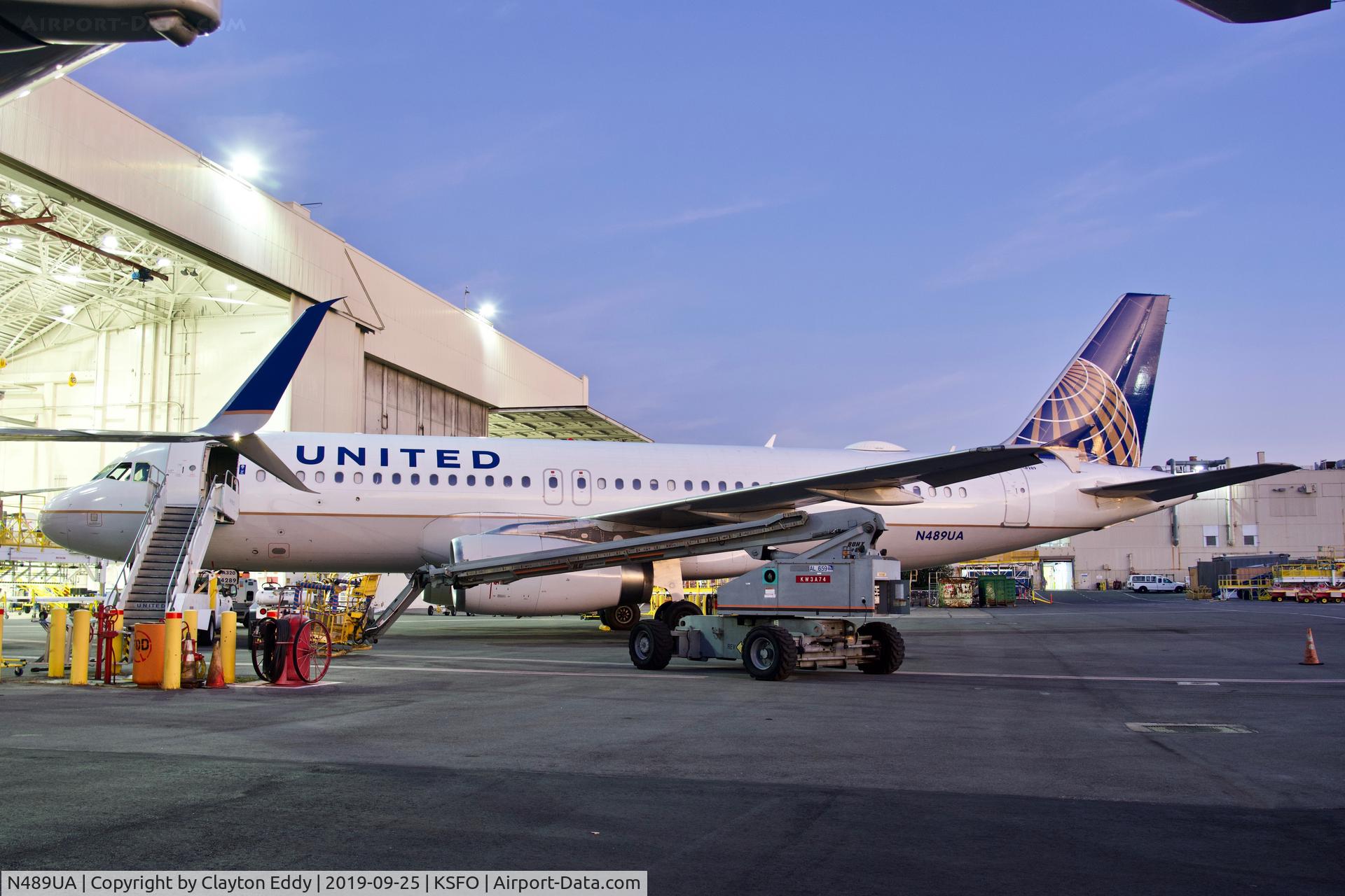 N489UA, 2002 Airbus A320-232 C/N 1702, SFO 2019.