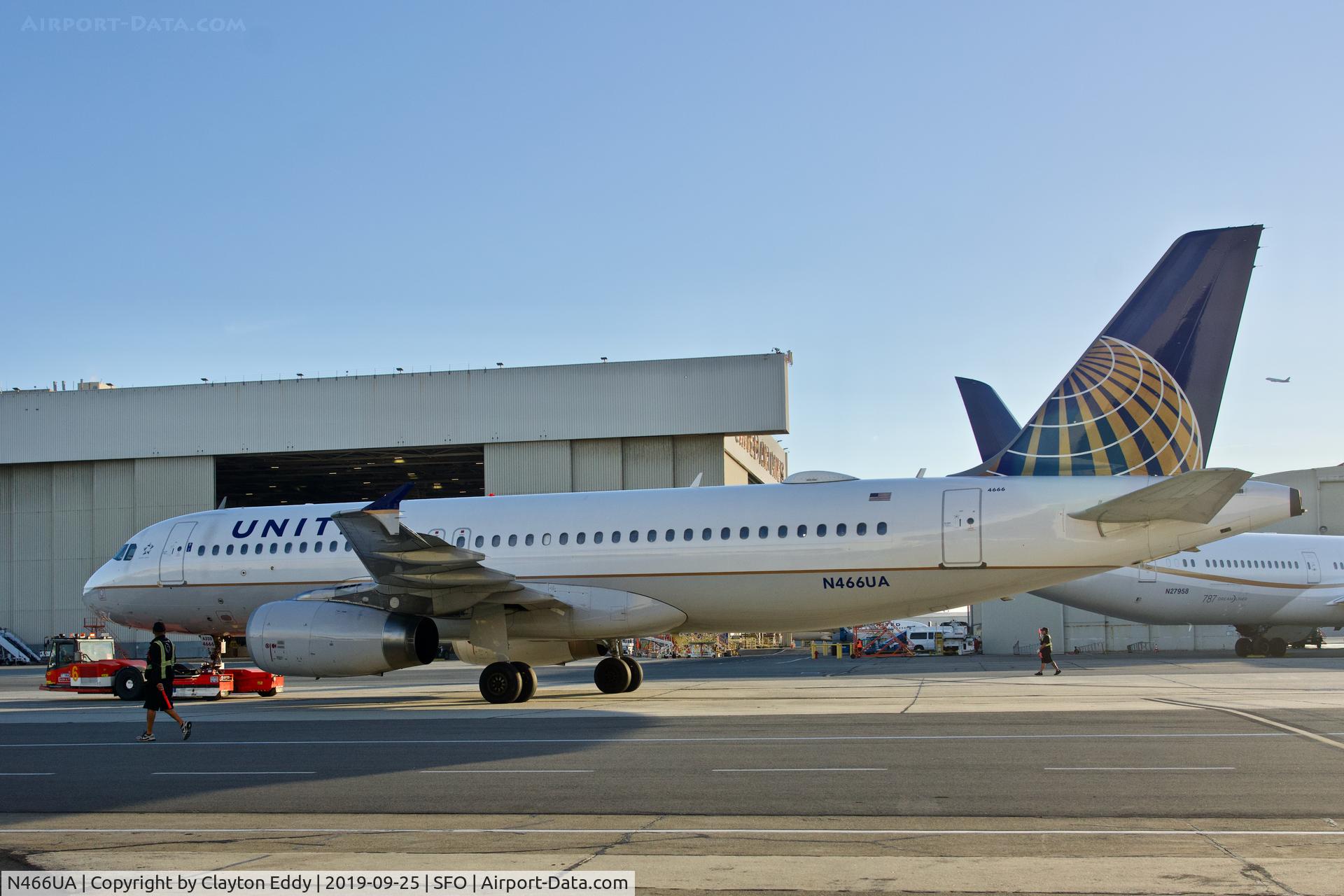 N466UA, 2000 Airbus A320-232 C/N 1343, SFO 2019.