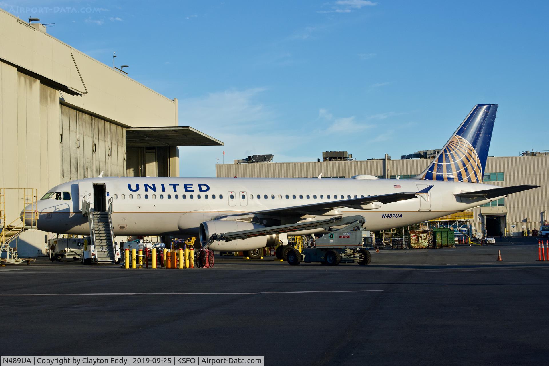 N489UA, 2002 Airbus A320-232 C/N 1702, SFO 2019.