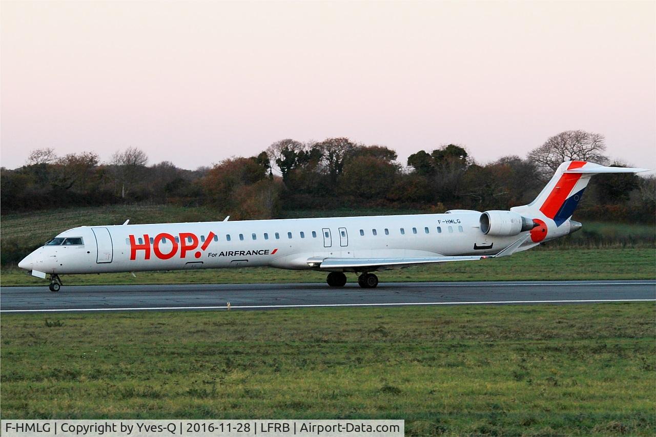 F-HMLG, 2011 Bombardier CRJ-1000EL NG (CL-600-2E25) C/N 19012, Bombardier CRJ-1000EL NG, Taxiing rwy 07R, Brest-Bretagne airport (LFRB-BES)