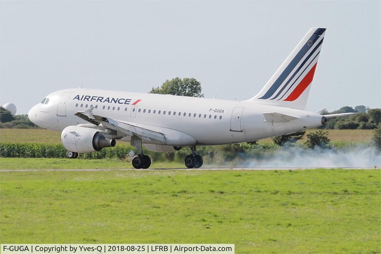 F-GUGA, 2002 Airbus A318-111 C/N 2035, Airbus A318-111, Landing rwy 25L, Brest-Bretagne airport (LFRB-BES)