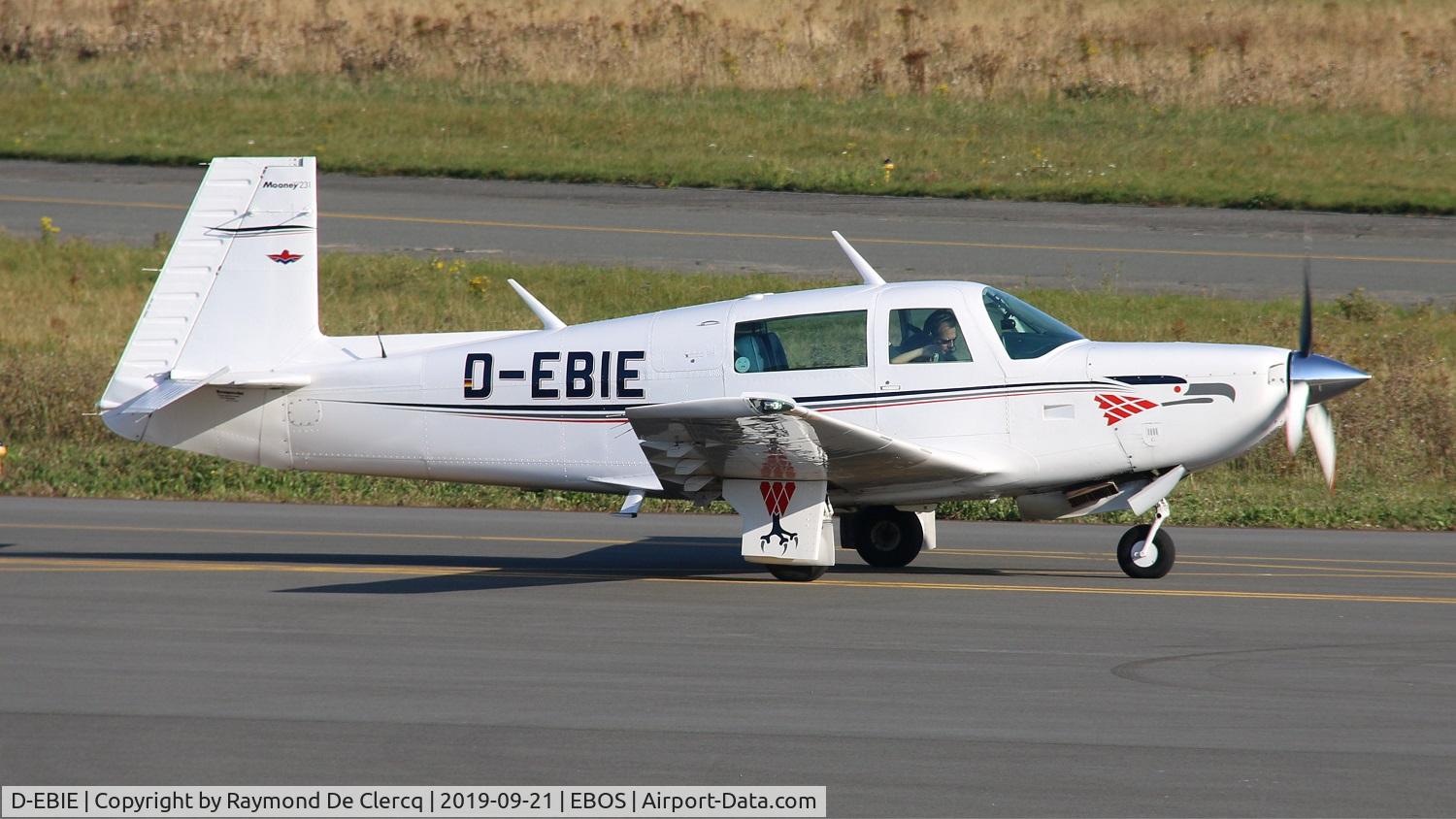 D-EBIE, 1982 Mooney M20K C/N 25-0665, Taxiing at Ostend.