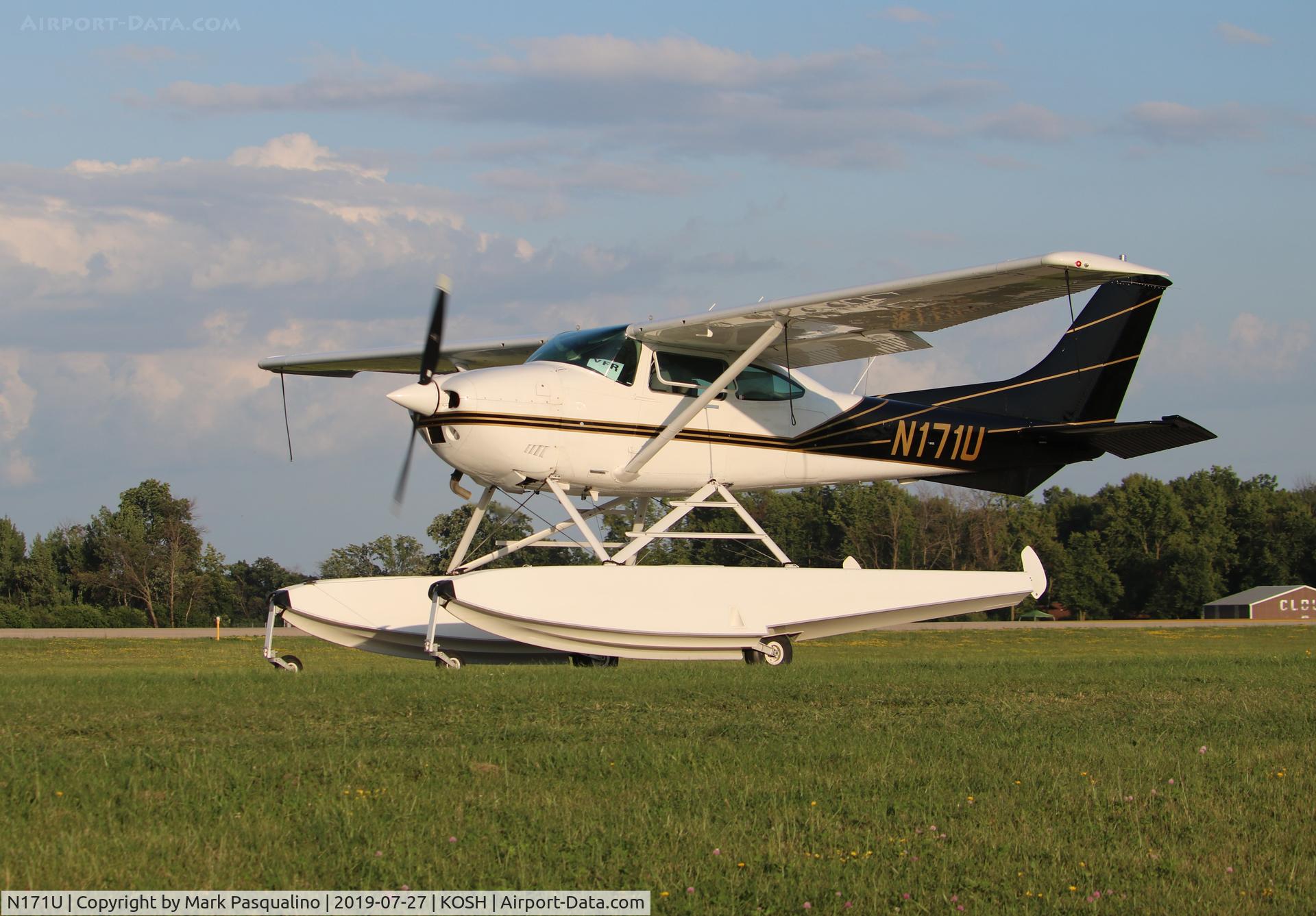 N171U, 1982 Cessna 182R Skylane C/N 18268147, Cessna 182R