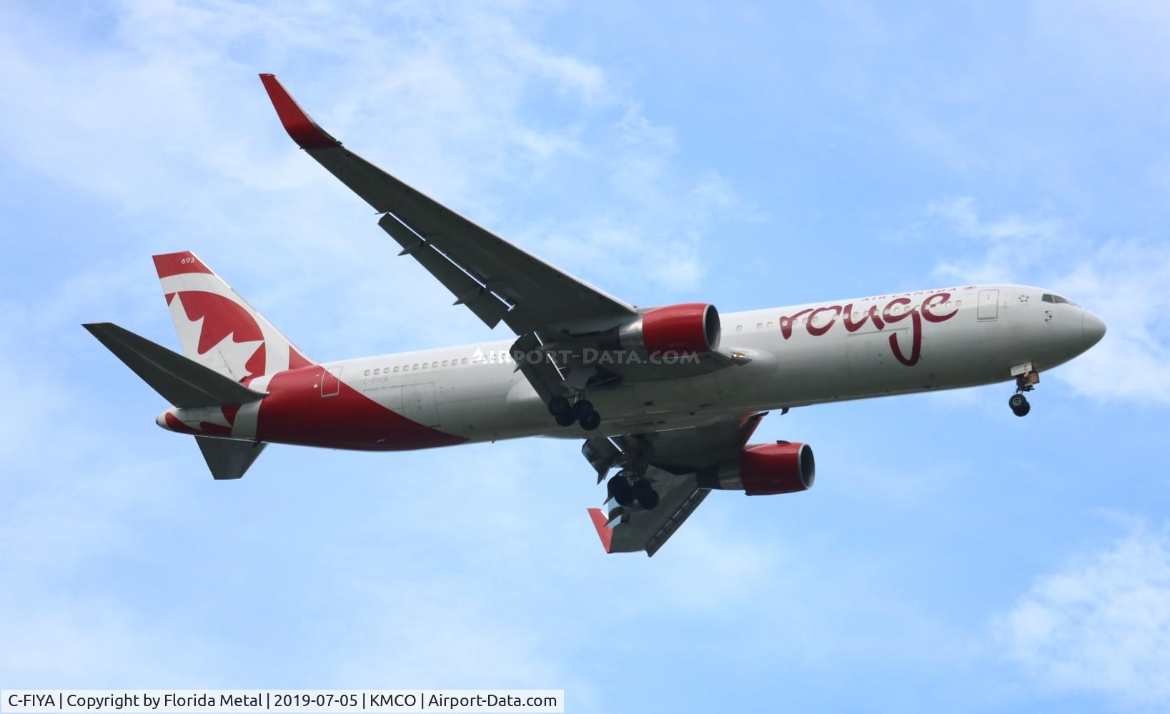 C-FIYA, 2002 Boeing 767-33A C/N 33421, rouge