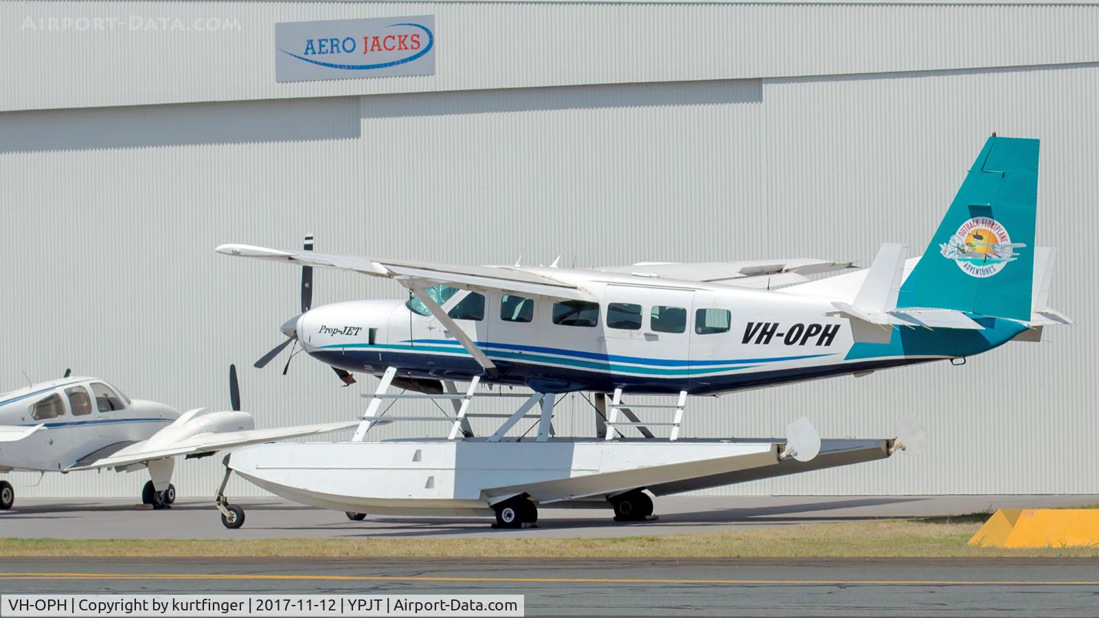 VH-OPH, 1989 Cessna 208 Caravan I Amphibian C/N 20800157, Cessna 208 Caravan VH-OPH Jandakot 121117.