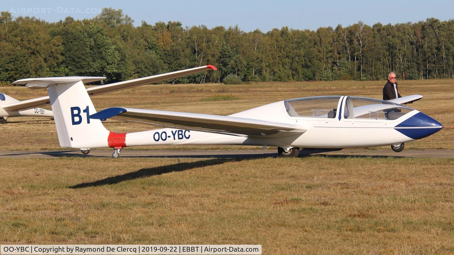 OO-YBC, 1982 Grob G-103 Twin Astir C/N 3696, Flying Festival at Brasschaat.