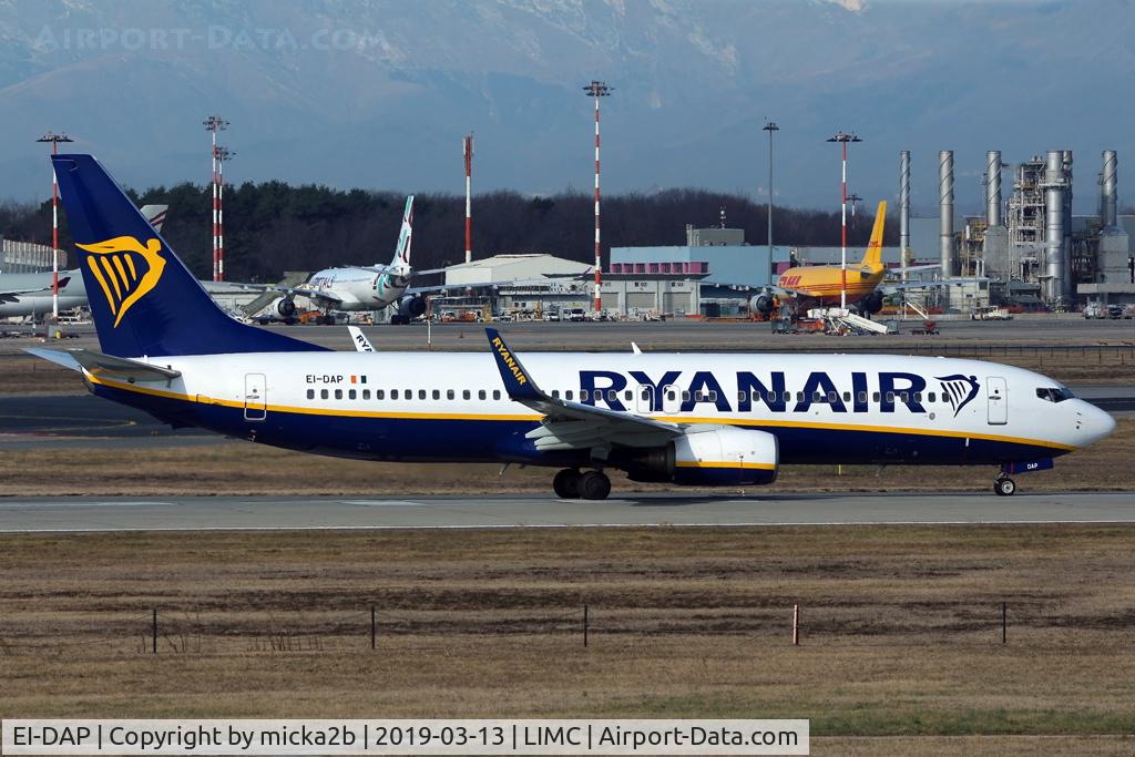 EI-DAP, 2003 Boeing 737-8AS C/N 33551, Taxiing