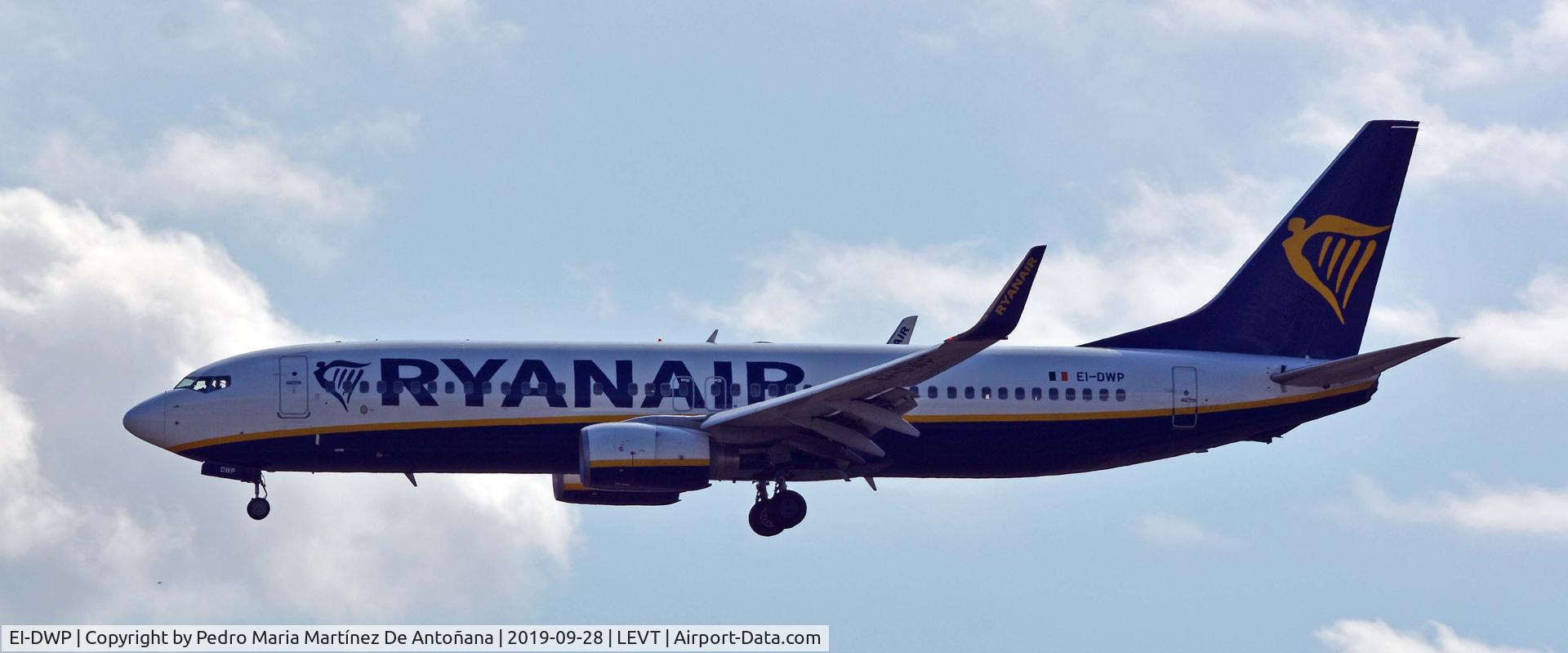 EI-DWP, 2007 Boeing 737-8AS C/N 36082, Aeropuerto de Foronda - Vitoria-Gasteiz - Euskadi - España