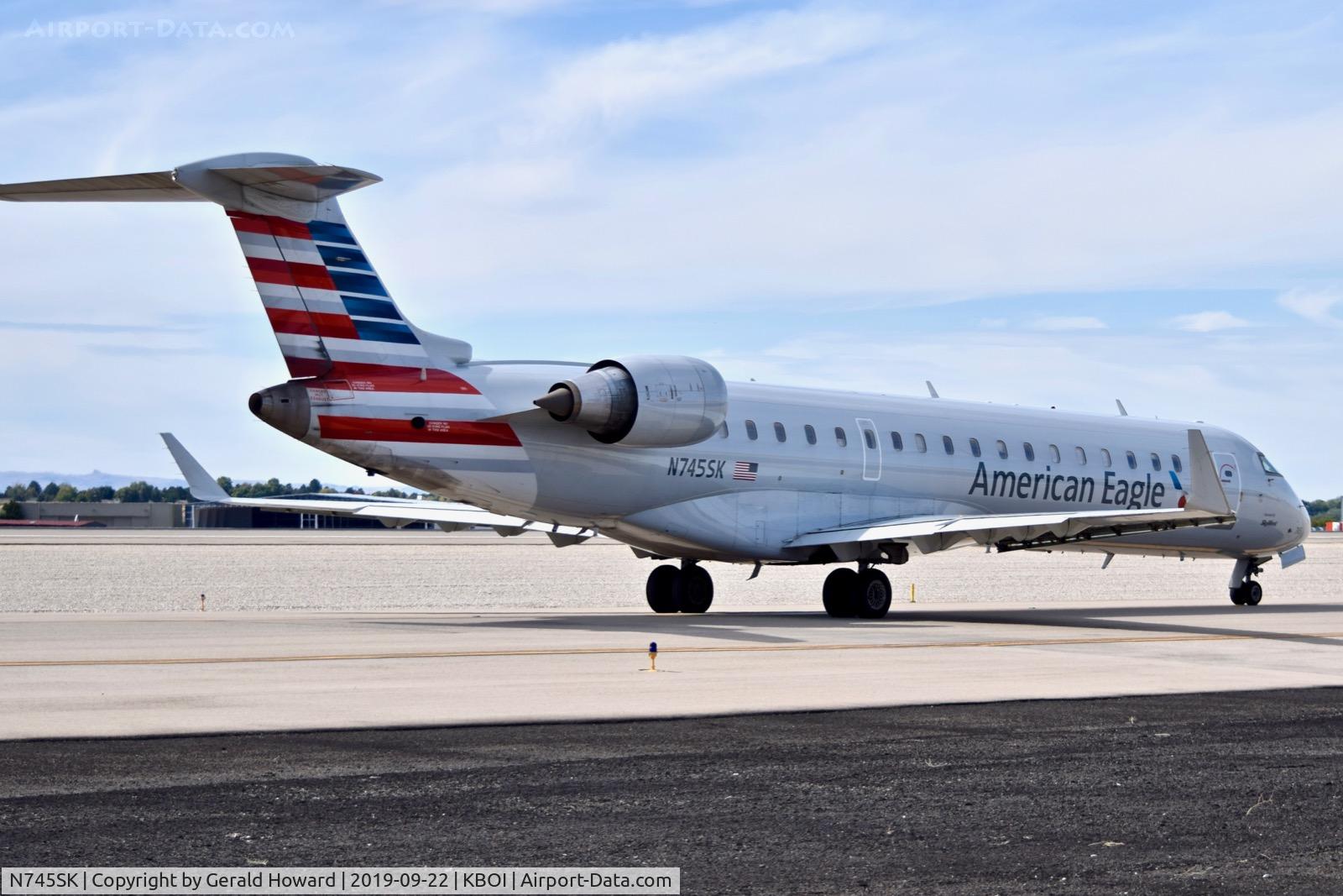 N745SK, 2005 Bombardier CRJ-701ER (CL-600-2C10) Regional Jet C/N 10201, Taxiing on Alpha.