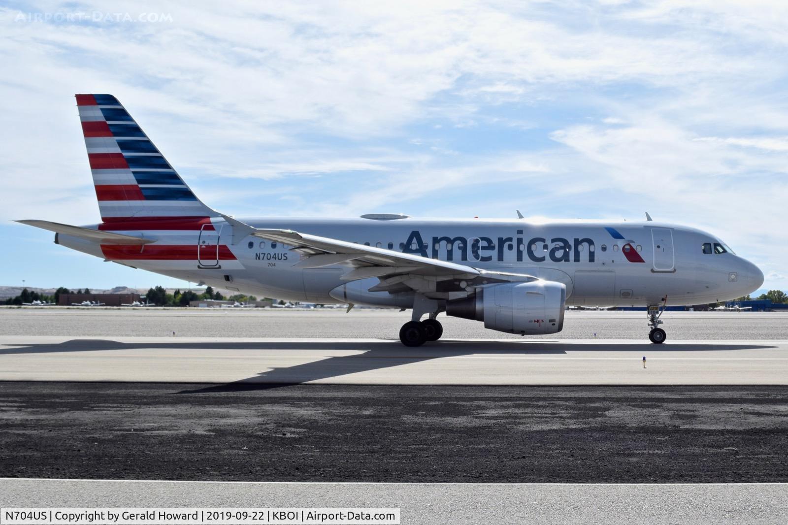 N704US, 1998 Airbus A319-112 C/N 0922, Taxiing on Alpha.